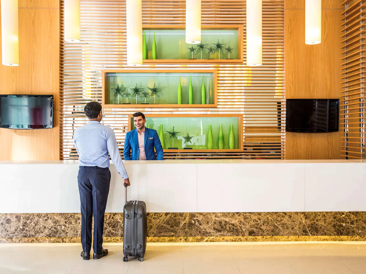 لابی هتل ایبیس دیره سیتی سنتر دبی